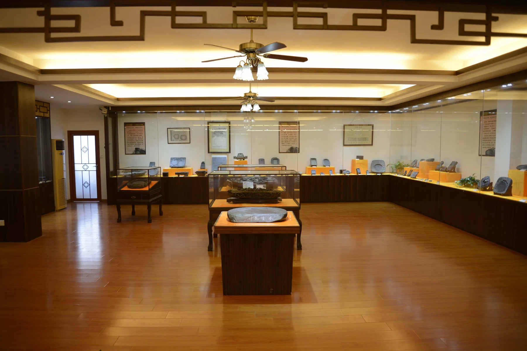 梁焕明端砚艺术博物馆常设展厅
